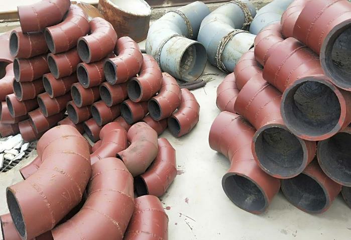 耐磨陶瓷弯头特点，山东陶瓷钢管供货商